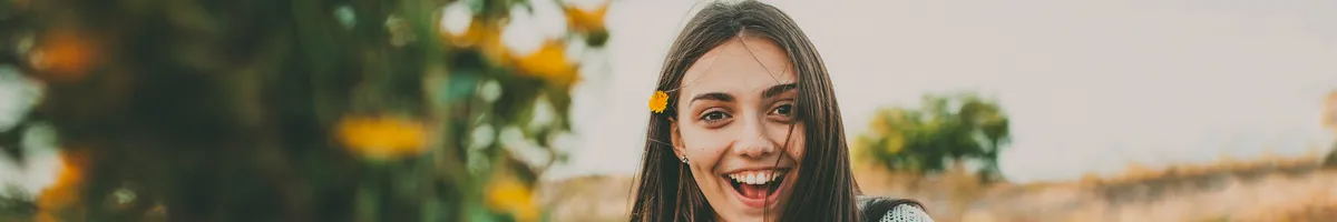 meisje_tiener_met_bloemen.jpg